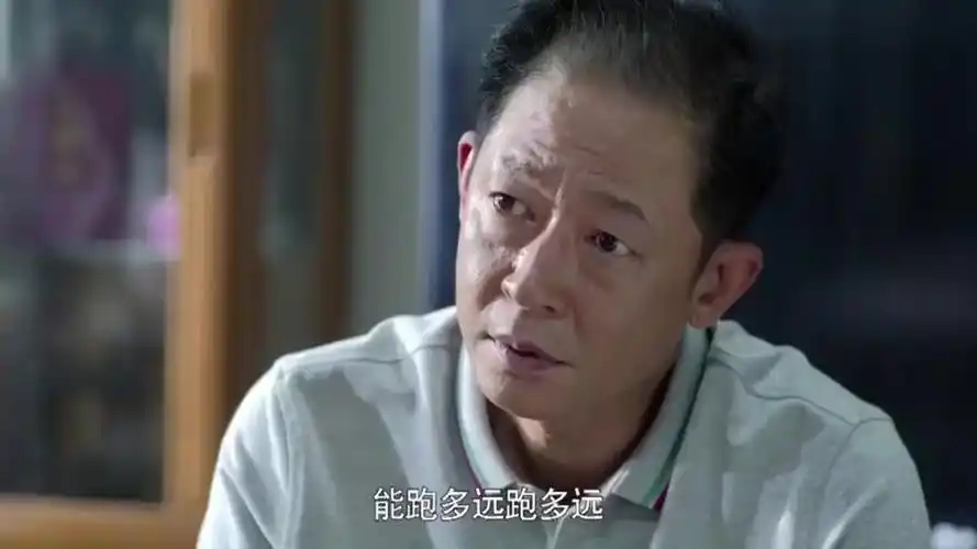 大丈夫王志文顾大海下棋一看王志文贴的满脸纸条笑得肚子疼