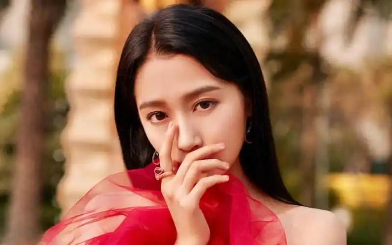 性感美女关晓彤红色露肩纱裙惊艳写真,高清壁纸图片,大陆明星-回车