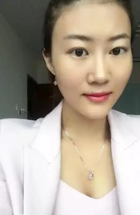 美女导游近视10年成心病,毅然决定做这件事