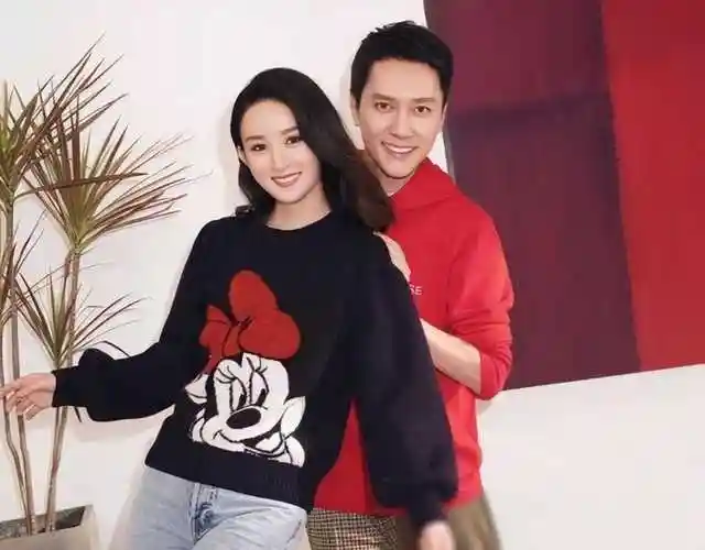 冯绍峰谈儿子心情激动努力当个好爸爸珍惜与孩子相处时光