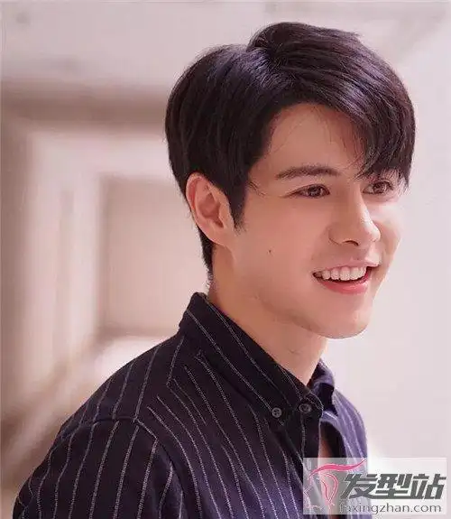 男生短发三七分发型帅气时髦值得拥有