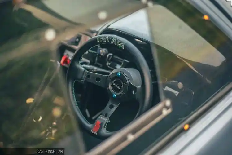 风格的门栏,也是这辆车制造精良的标志,其他内饰改装包括bride座椅