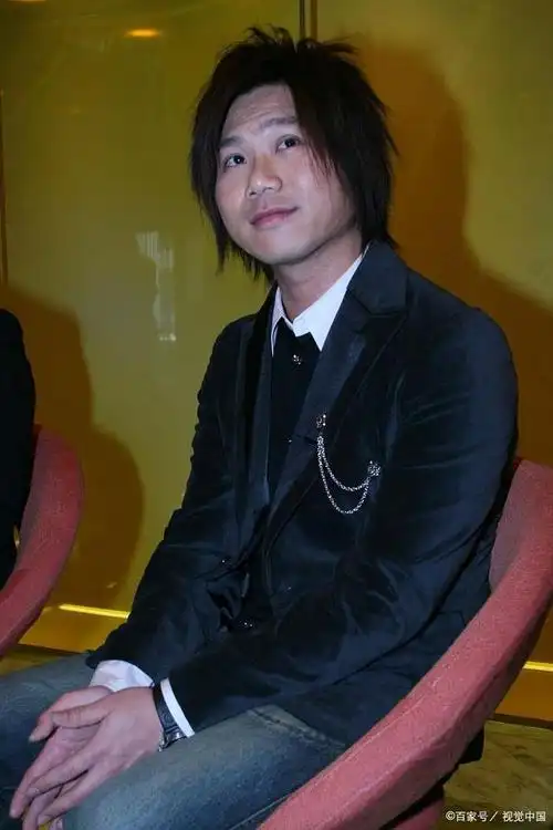 网络歌手郑源:耀眼成名背后的坚持与选择