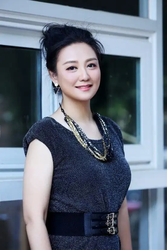 苏丽端庄憨萌两不误演技咖hold住各类角色