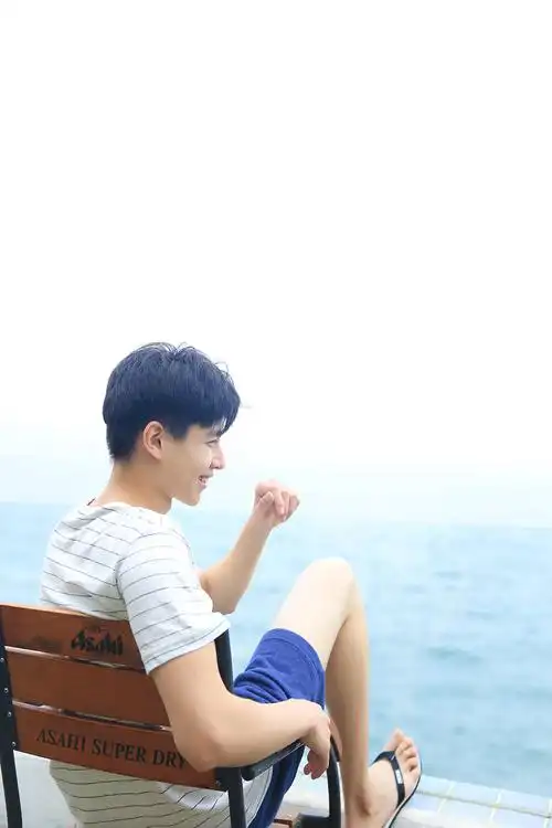 胡一天t恤清新帅气写真高清图片