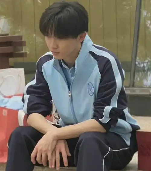 马嘉祺校服旧照