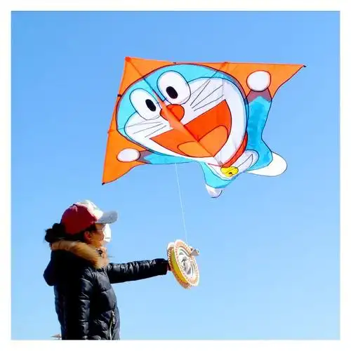 新款儿童叮当猫风筝正宗潍坊档卡通三角大型成人微风好飞配线轮