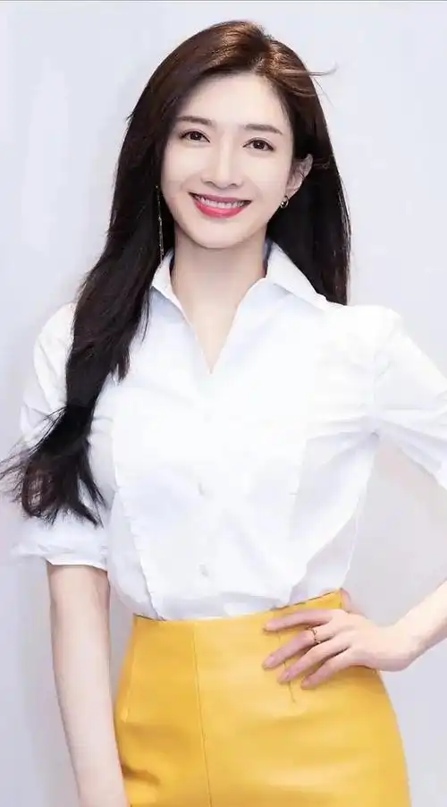 "自带苦相"的10位女星,个个愁眉苦脸!五官凑在一起,越看越苦