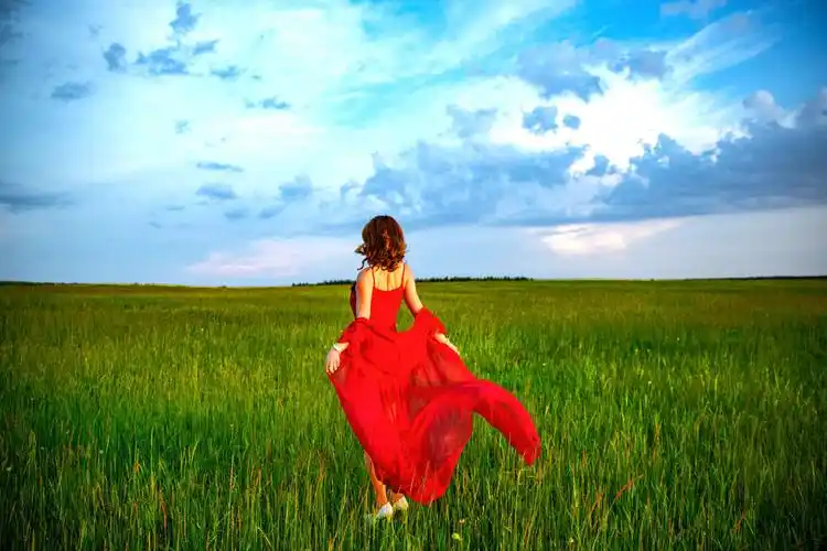 做一个心中有爱;的阳光女人.