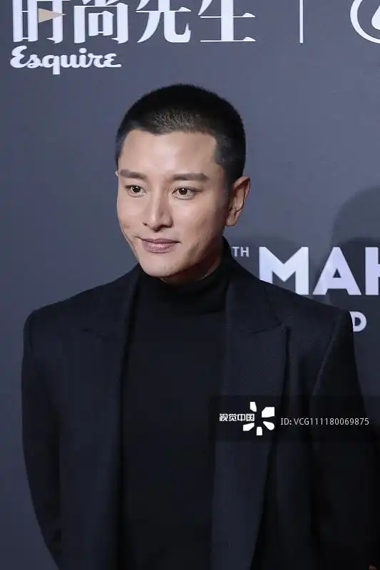 「红毯」贾乃亮谣言风波后首亮相 全黑装配寸头气质大变