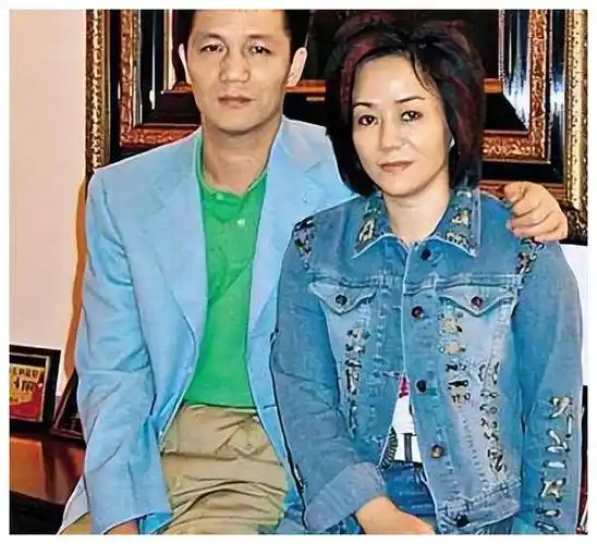 有传言说杨恭如与周正毅有染,甚至打算为了他退出