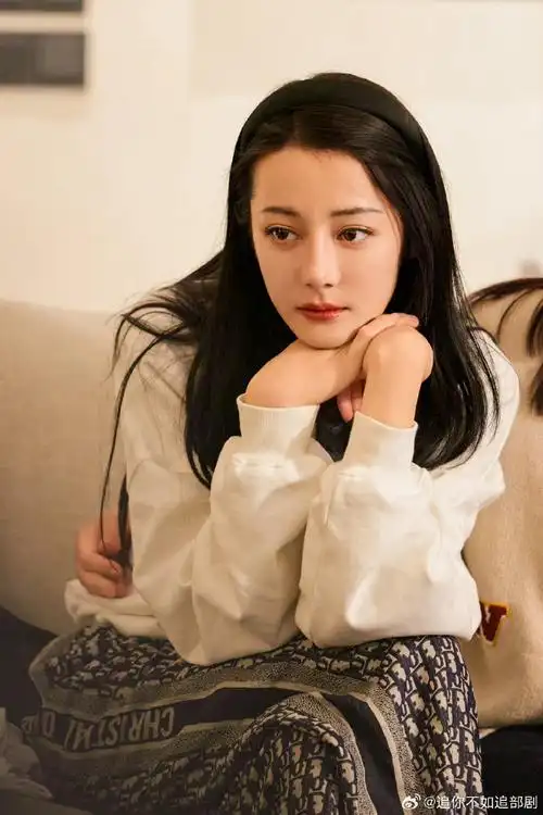 迪丽热巴干发帽造型##迪丽热巴白色卫衣