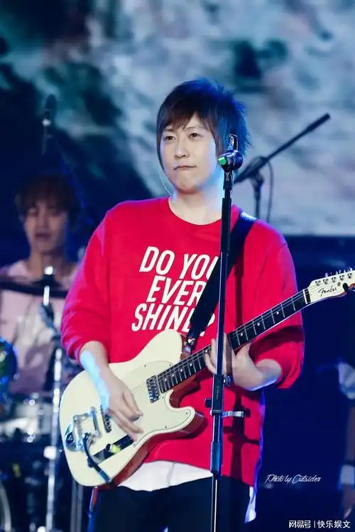 48岁五月天阿信发文庆生做好自己人生简单只字不提假唱风波