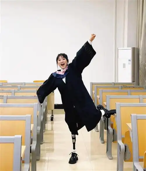 独腿,独肾,阳光女孩完成"专-本-硕"三级跳|王贵|假肢|截肢|王海燕