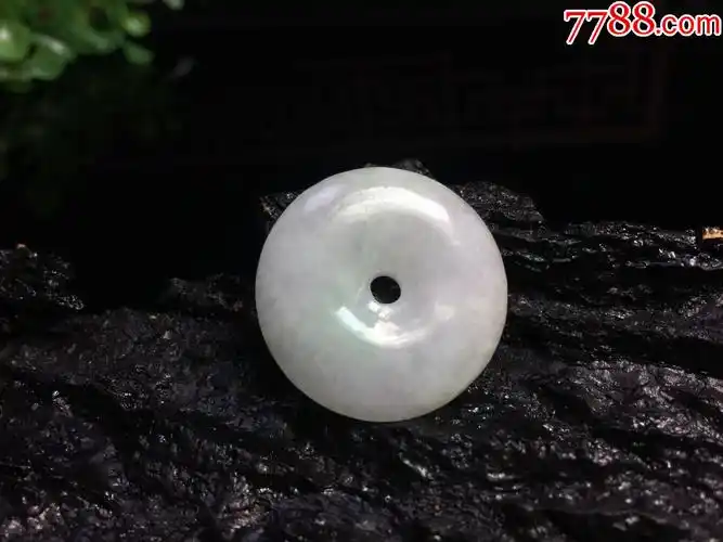 天然翡翠a货淡绿小平安扣吊坠