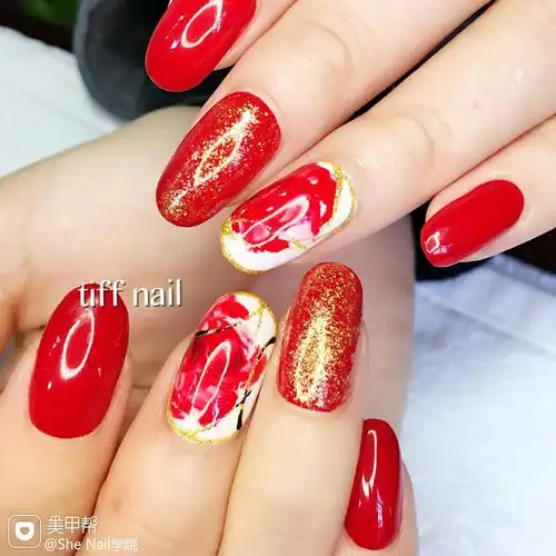 新年圆形手绘红色美甲图片