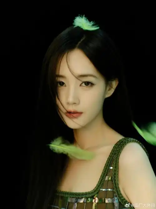 波艺人智族gq创意大赏盛典出图本次是新中式主题,谁更亮眼许凯,李一桐