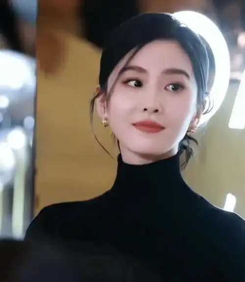 刘诗诗下车图因太美直接冲上热搜真不愧是气质女神