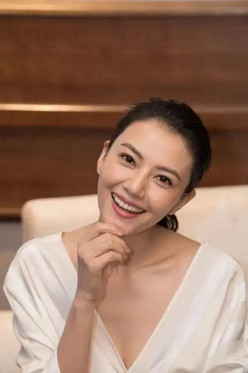 高圆圆的白裙穿搭,气质太出众了