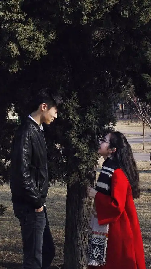 距离产生美,这句亘古名言适用于世间万物,情侣间的身高差,往往是抑种