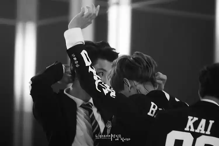 朴灿烈 边伯贤 chanyeol baekhyun 灿白 高清壁纸 来源:微博