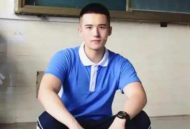 男生18岁高中生的头发发型(男生高中生15-18岁发型不烫)-天晟网