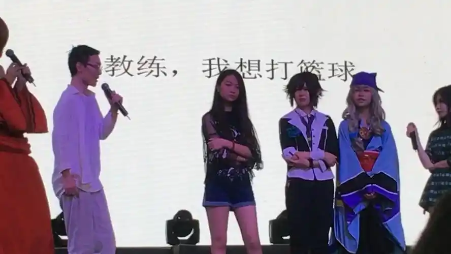 声优都是怪物系列凹凸世界cv小蛇老师亲临哈尔滨漫展与观众玩起了读