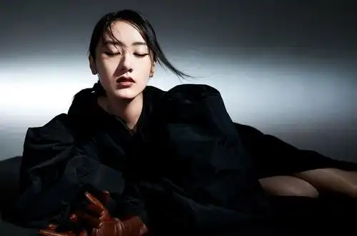 袁冰妍时尚芭莎大片迷人写真