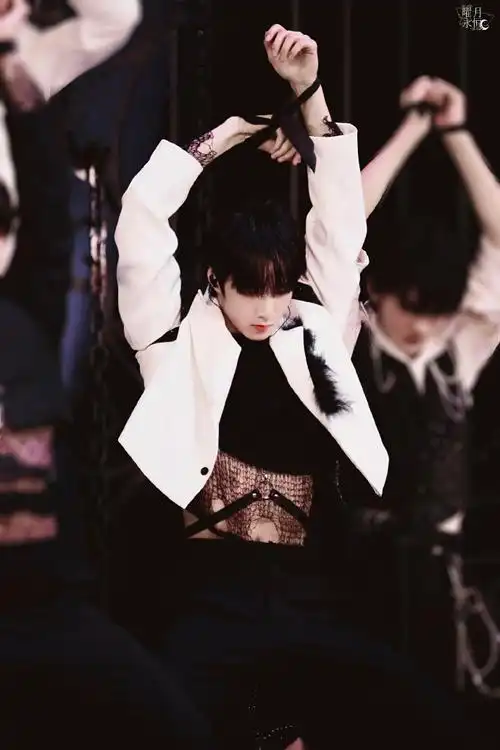 刘耀文舞台氛围感