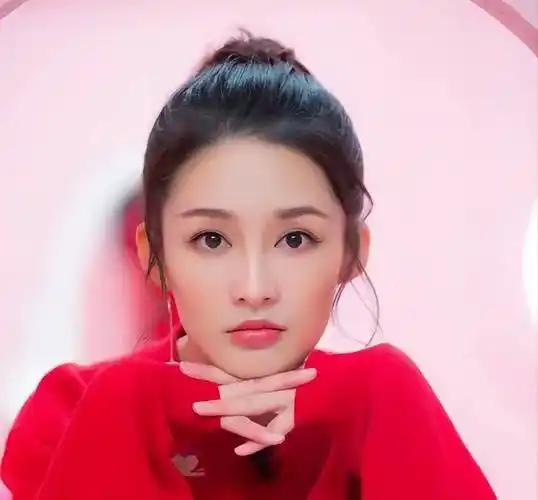 李沁:在当地苦耕9年,转身进入娱乐圈,背后的原因很难说