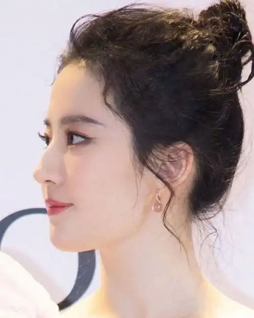 刘亦菲晒侧身照#刘亦菲 侧颜杀