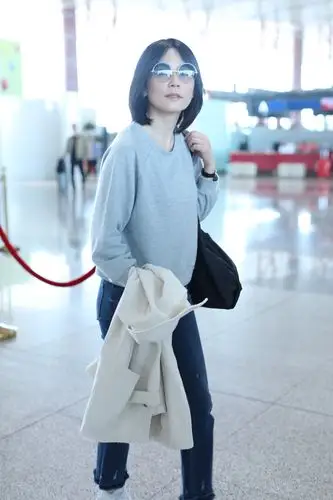 俞飞鸿素颜出行皮肤白里透红 面带微笑亲和力max