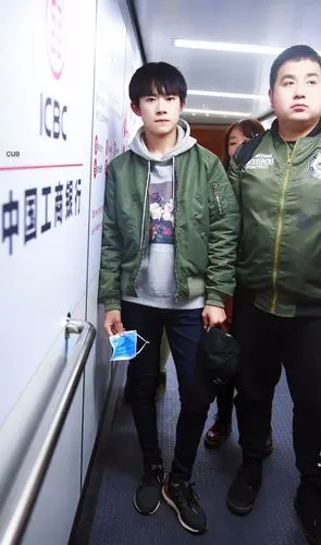 易烊千玺南京飞北京