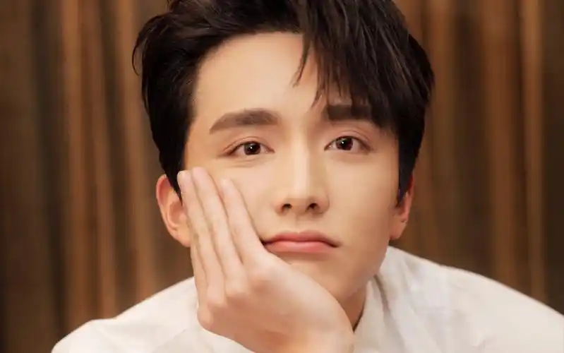 张新成2020.04.01直播录屏 本哥眼镜造型我可以!