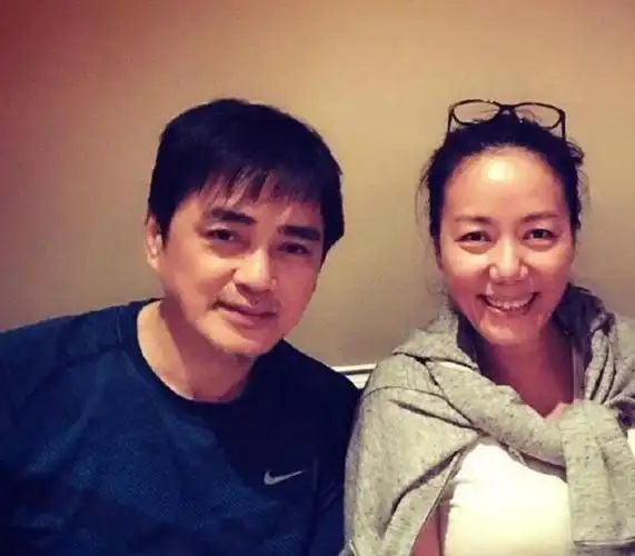 两人随即坠入热恋,这让汤镇宗再次燃起对未来的希望,他想给张丽霞一个