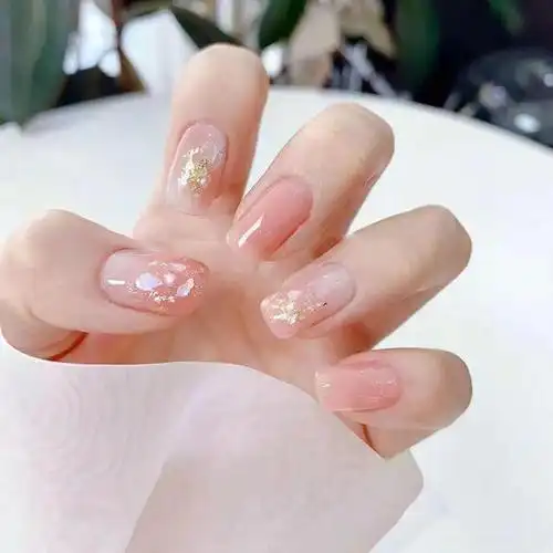 今天嘟嘟瓜小编给大家带来的是超级适合夏天的冰透美甲,准备约会的