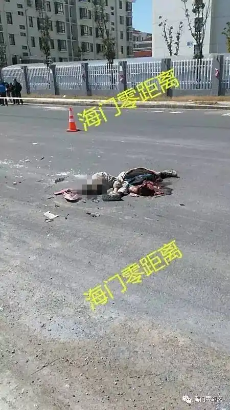 惨今天中午海门港新区发生车祸一下班工人被碾压身亡视频