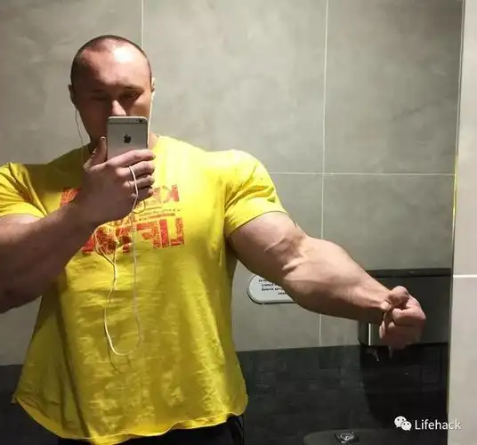 身高1米9的肌肉巨无霸真不愧是战斗民族