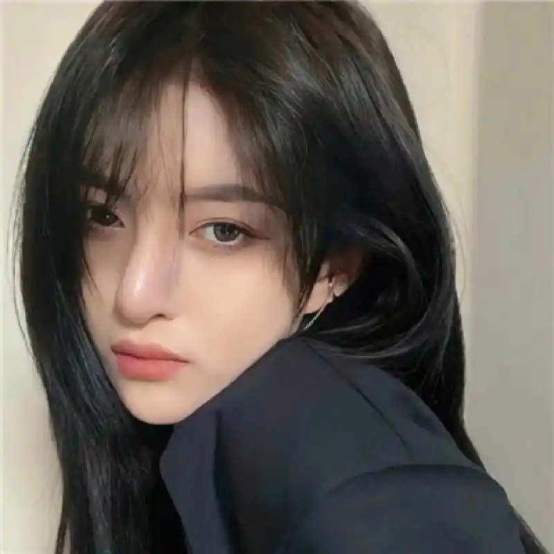 黑色系高冷女生头像