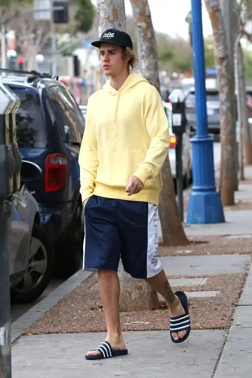 justinbieber最新街拍这发型