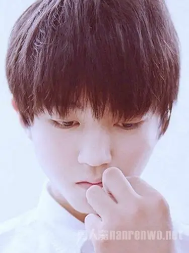 王俊凯锅盖头男生锅盖齐刘海发型八tfboy都是时尚青春有活力的男孩子