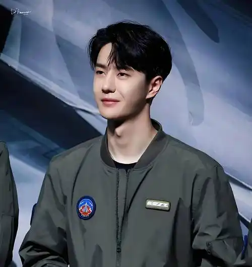 娱乐圈八卦王一博与粉丝互动霸屏热搜榜胡歌坦然面对白发