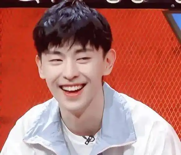 邓伦转型复出!成立火社甄选开启首场直播,疑成绩不佳颓废离场