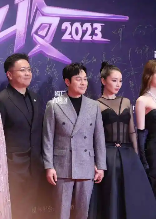 25娱乐瓜:王一博任嘉伦张颂文刘诗诗金晨宋轶许凯景甜王鹤棣_造型