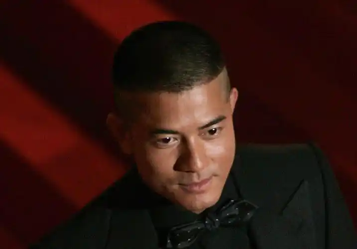 天王郭富城帅了几十年百变发型功不可没你学过几款