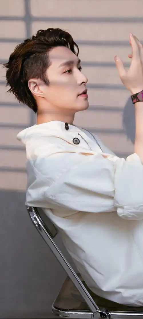 张艺兴网红帅气男生壁纸图