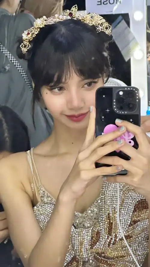 lisa超话99#celine全球品牌大使lisa#230118@lalalalisa_m个人ins