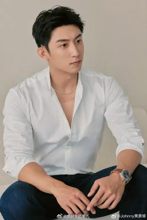 黄景瑜锁骨链##黄景瑜手部青筋硬控我