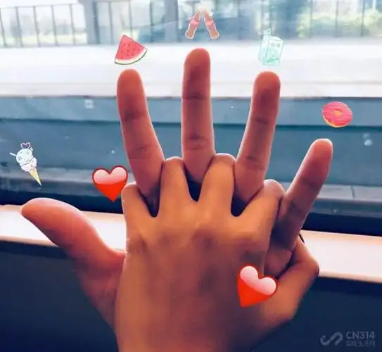 七夕秀恩爱的正确姿势一部自拍手机就能搞定