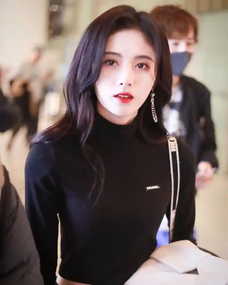 鞠婧祎街拍,觉着酷的请点赞! 676767#鞠婧祎